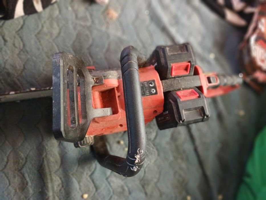 Drujba electrica ,2 acumulatoare plus încărcător ,in garanție 1 an