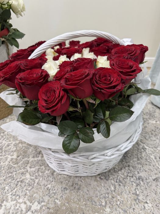 Цветы в корзине , цветы розы