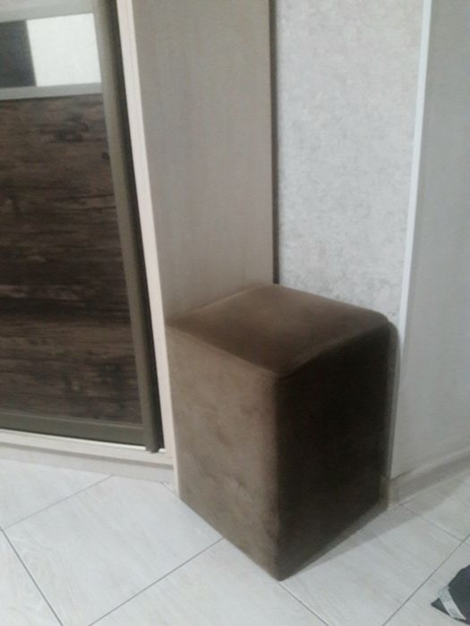 Продам подставку под обувь и пуфики