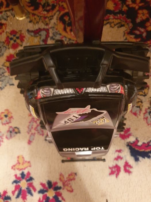 Mașinuța de jucarie