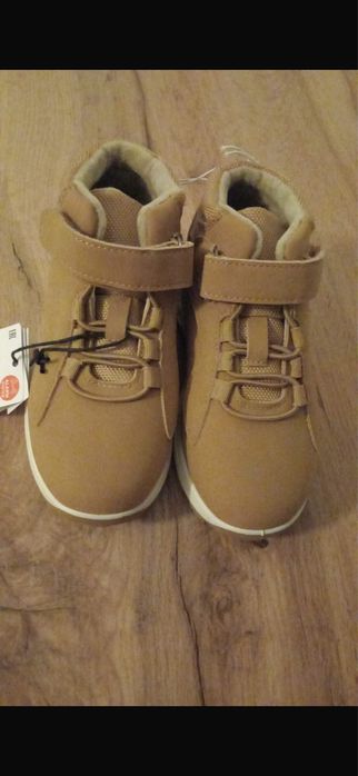 Vind doua perechi ghete copii