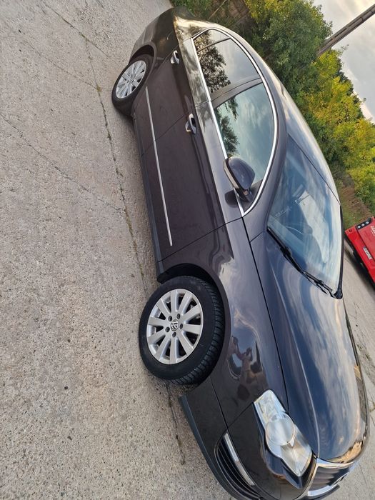 Vând passat b6 berlină