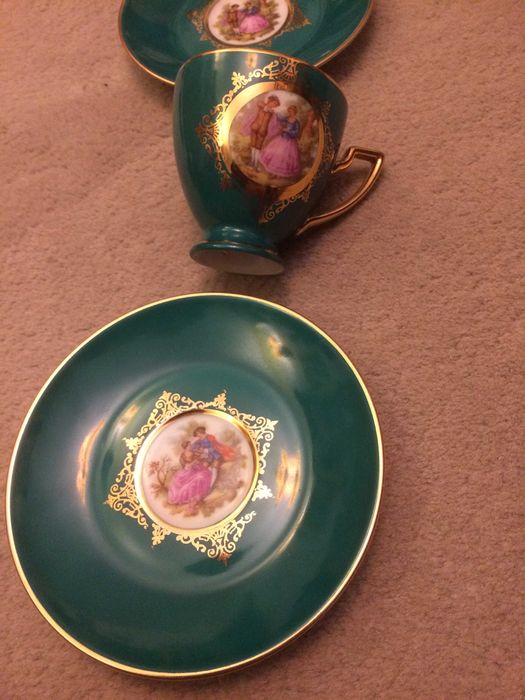 Serviciu cafea ceai vechi pictat an stil Fragonard portelan aurit bibelou LIMOGES FRANTA bibelouri
