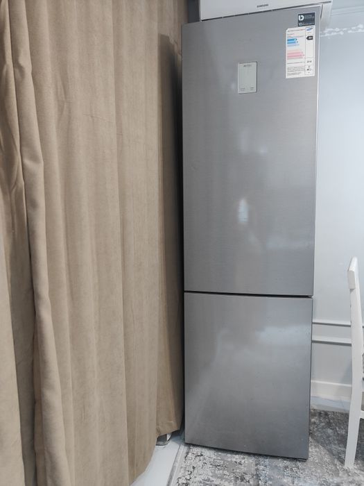 Холодильник Samsung