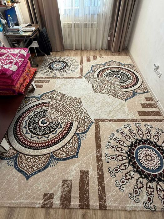 Продаю ковёр в б/у состояний