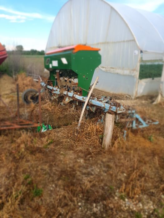 Vând cultivator depe 6 randuri