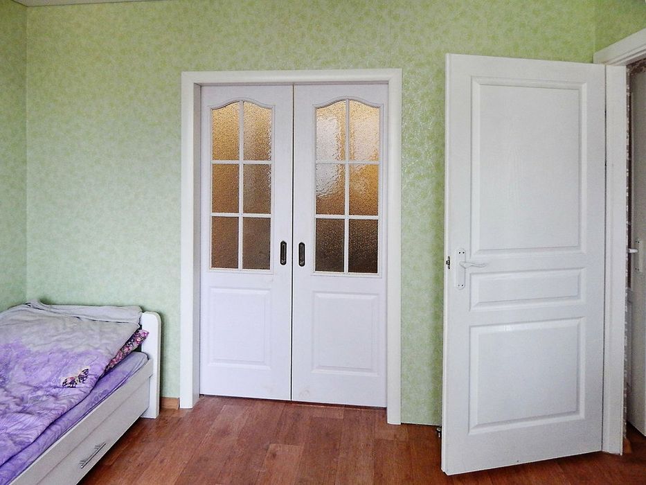 Установка межкомнатных дверей