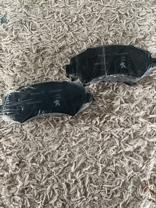 Набор передних тормозных колодок