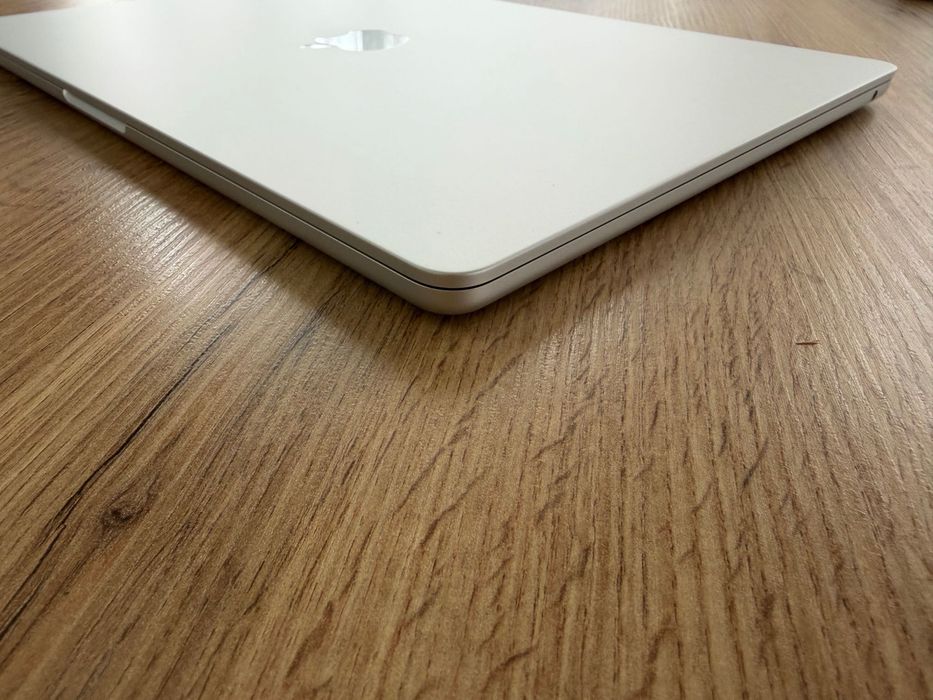 MacBook Air 15" M4 Chip 10-CPU, 10-GPU, 16GB RAM, 256SSD