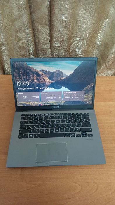 Компактный ноутбук ASUS