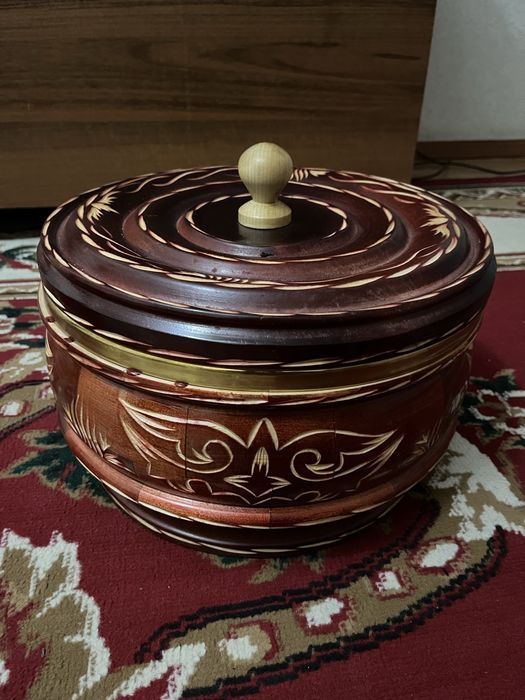 Кумысница с посудой