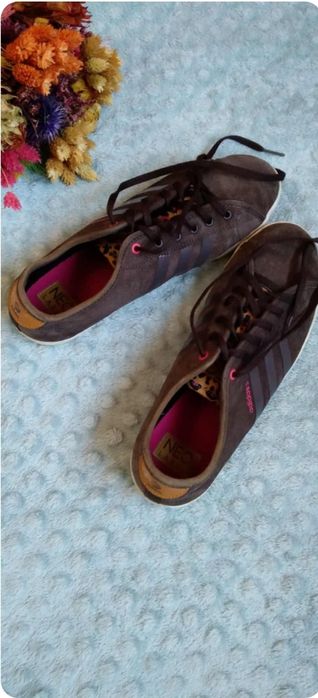 Teneși ADIDAS, piele întoarsă, m:38,5,30 lei