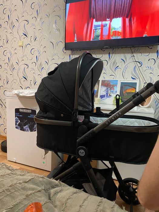 Продам детскую коляску 3 в 1