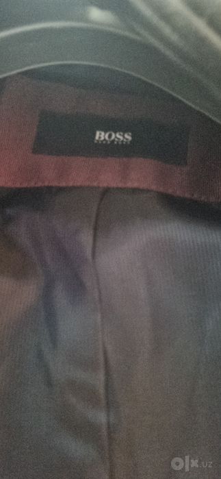 Boss костюмы и пальто шерстяной  оба новые на размер м  с Германии