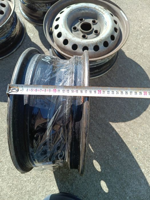 Три броя за лека кола и една подсилена за бус