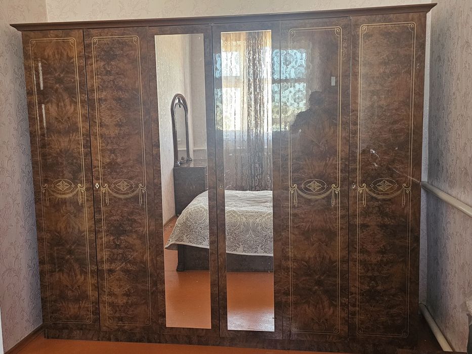 Продам спальный гарнитур