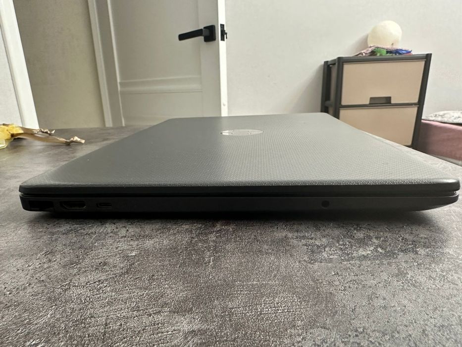 Продам ноутбук HP 255 G8