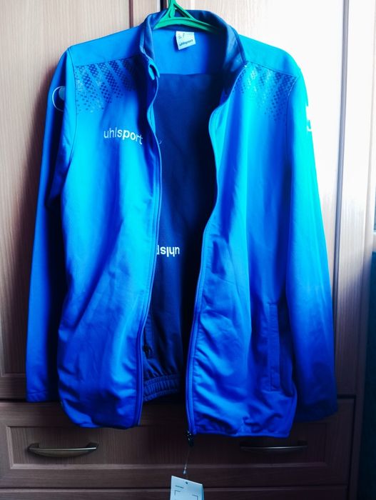 Продам костюм новый