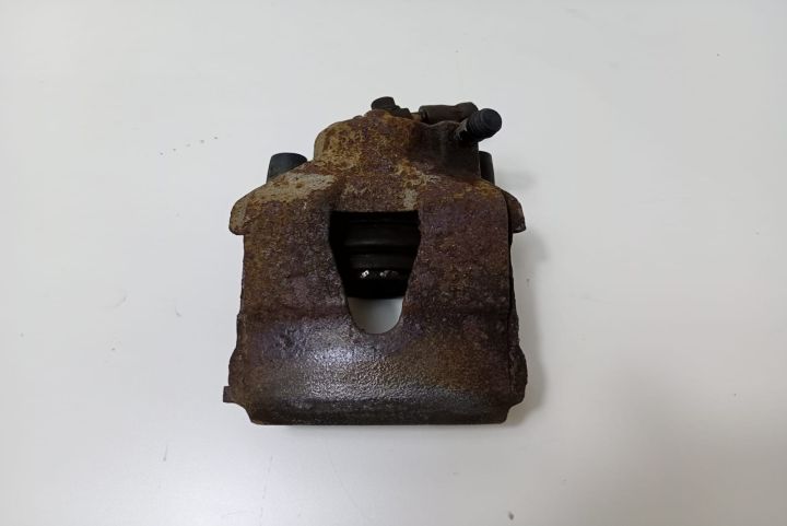 Etrier  stanga fata Skoda Octavia prima generatie seria