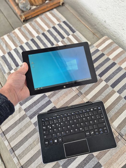 Laptop tableta touchscreen cu Windows 10 diagnoza, calatorii