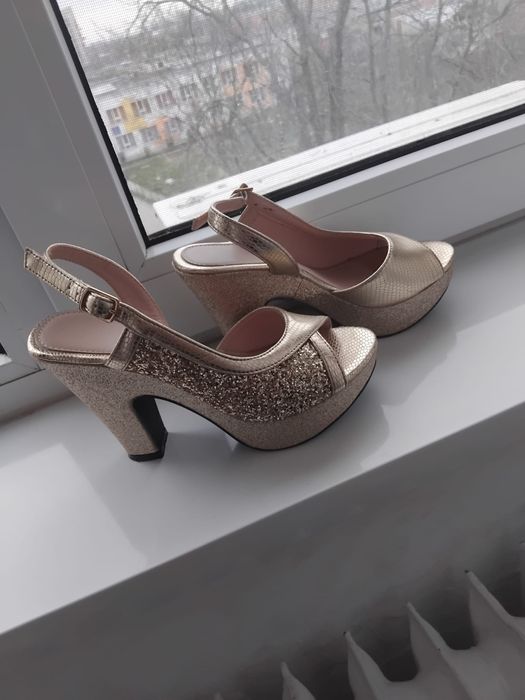 Sanda eleganta  mărime 35