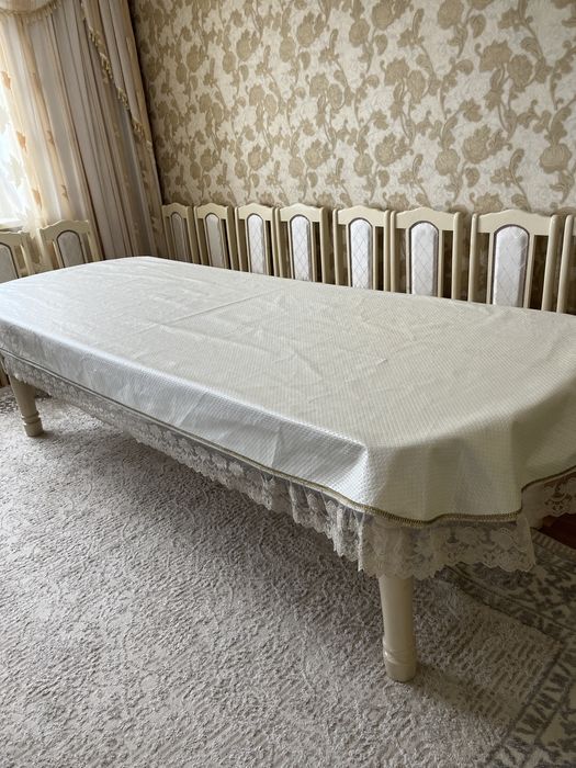 Продам стол для гостиной