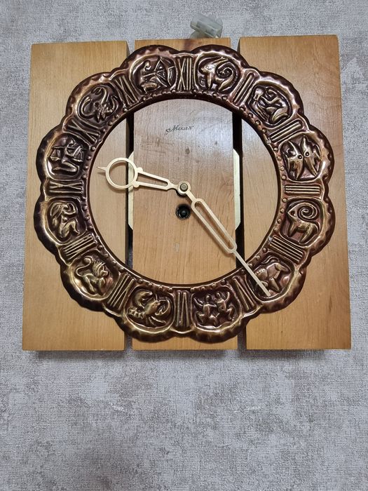 Часы механические .