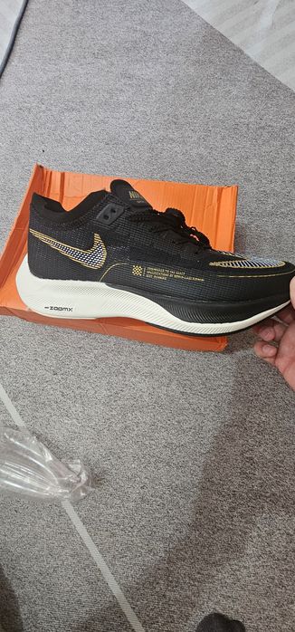 Продам кроссовки беговые