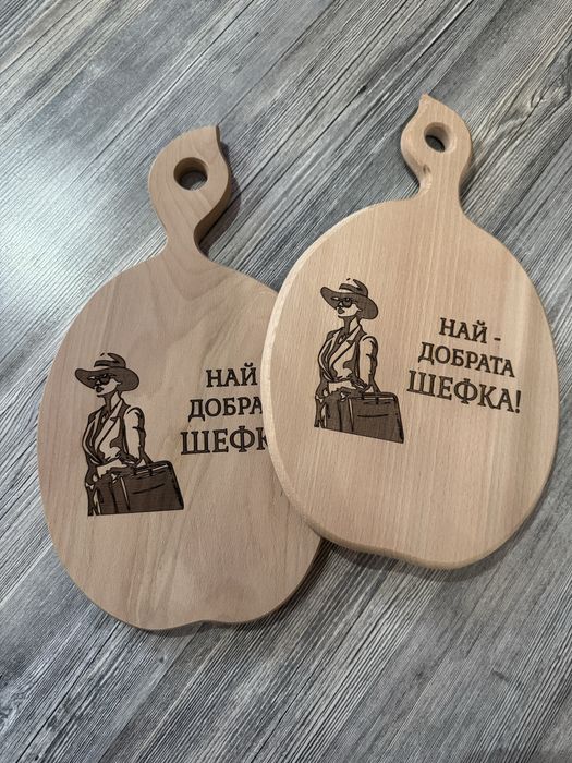 Лазерно гравирани дъски за рязане и сервиране от "Дървенийки - Бургас"