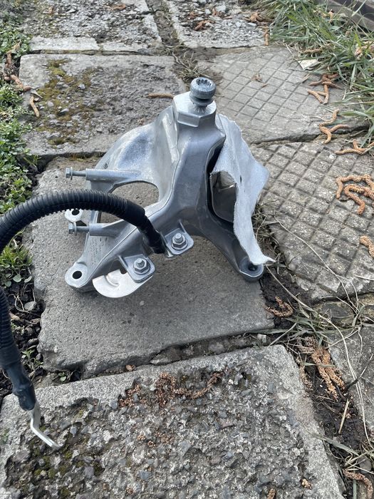 Оригинален десен държач Audi A4 B9 на двигателя 4M0 199 308 BL