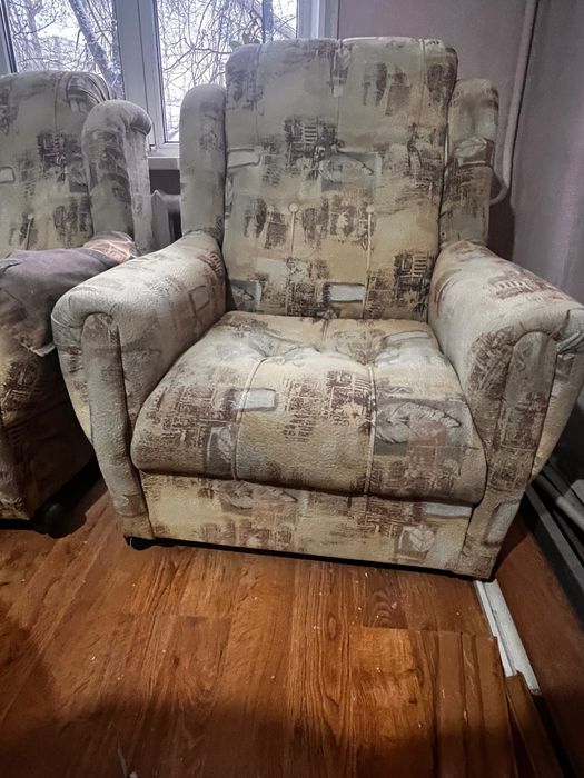 Продам диван, два кресла б/у.