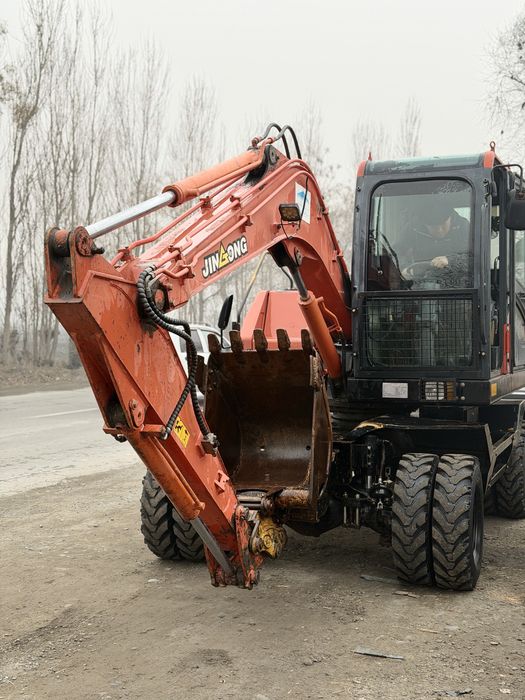 Mini ekskavator sotiladi