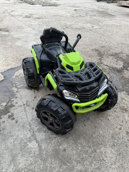 Продаются 2 игрушечные машинки