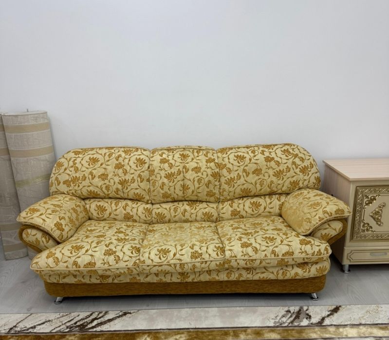 Диван с двумя креслами б/у