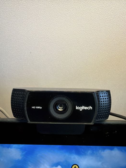 Веб камера logitech со штативом