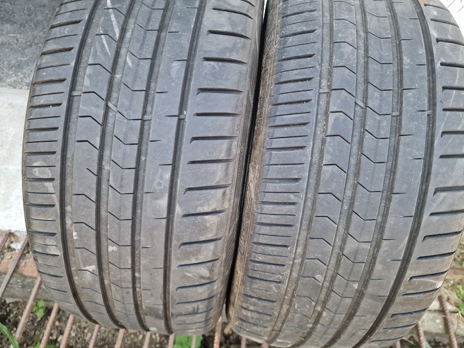 Anvelope 235/40R19 marca Vredestein, DOT 2020,7 mm