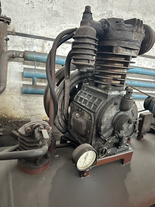 Продам мощный промышленный компрессор (СССР)