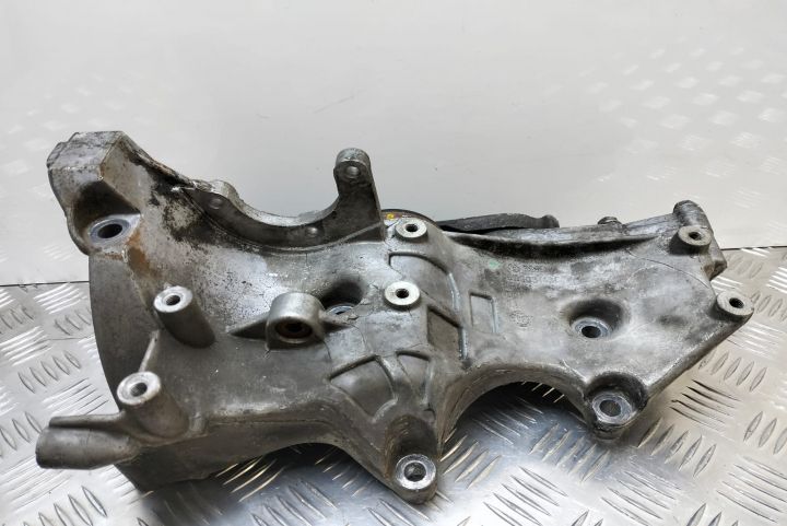 Suport accesorii  2.0 i 06D903143C Audi A4 B7 seria