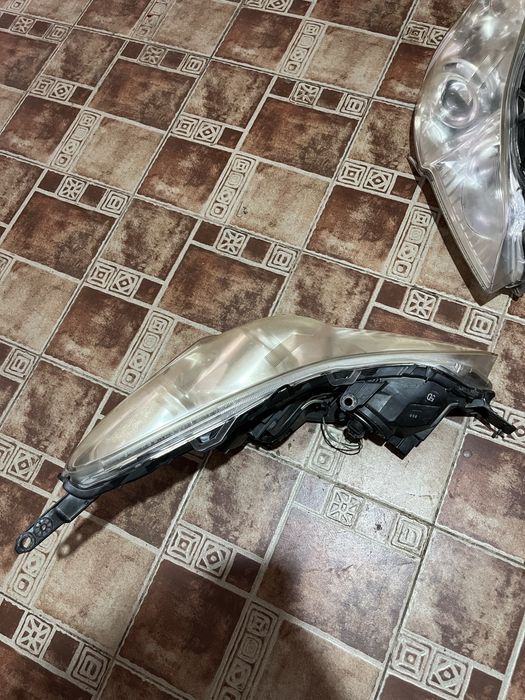 Dezmembrez subaru,Faruri subaru  legacy