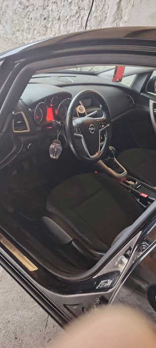 Opel Astra J 1.7 CDTI / 2010 / 196.264 km / Manuală / Senzori parcare/ Euro 5