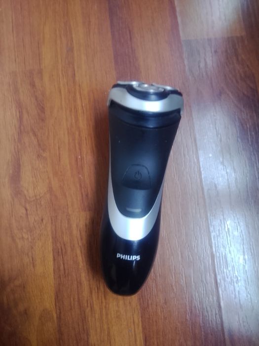 Aparat de bărbierit Philips cu acumulator