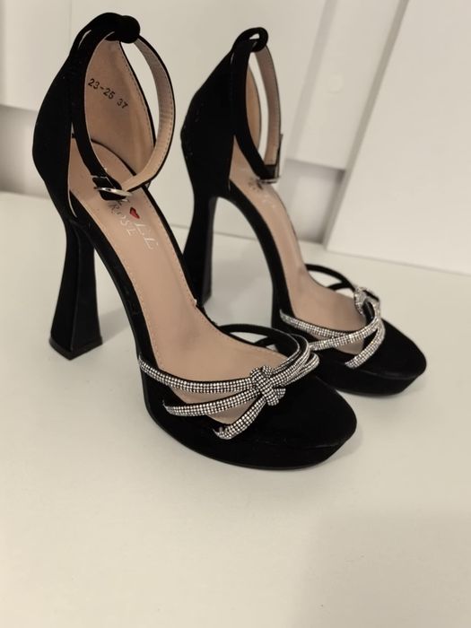 Pantofi eleganți cu toc mărimea 37