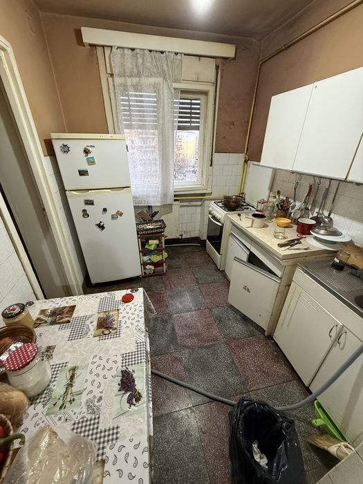 Vand Apartament / Nefinisat 4 camere + living Str Careiului Etaj 3