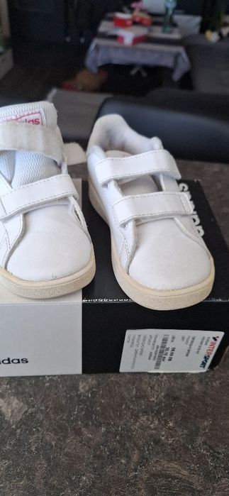 Продавам детски маратонки Adidas и Disney Minnie mouse