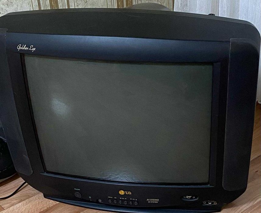 Телевизор LG в рабочем состоянии, диагональ хорошая