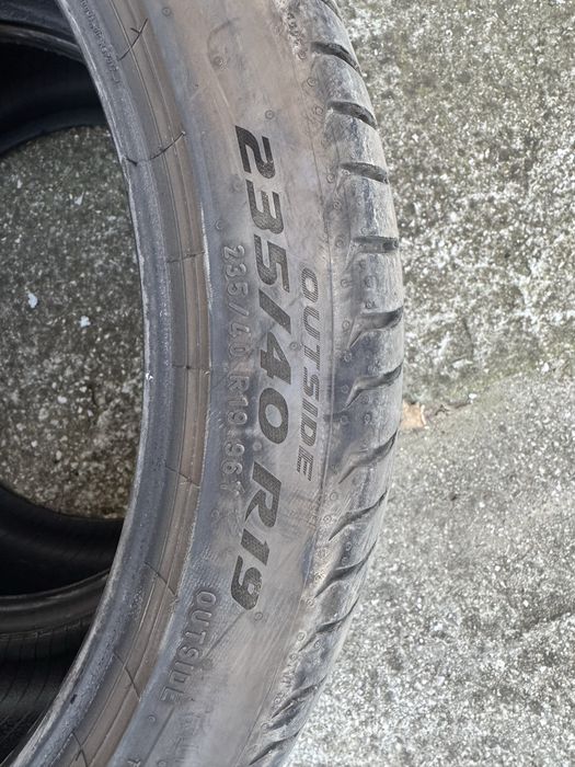 Pirelli 235/40/19 летни