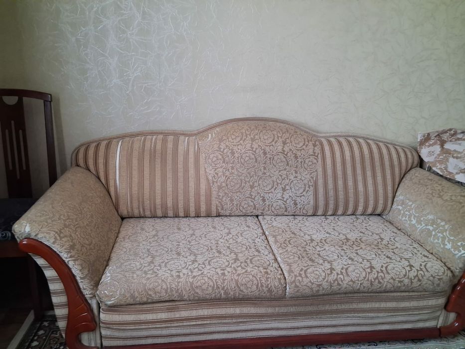 Продам диваны в гостиную.