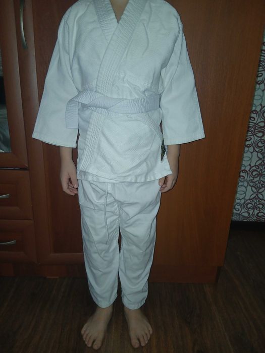 Продам костюм для каратэ