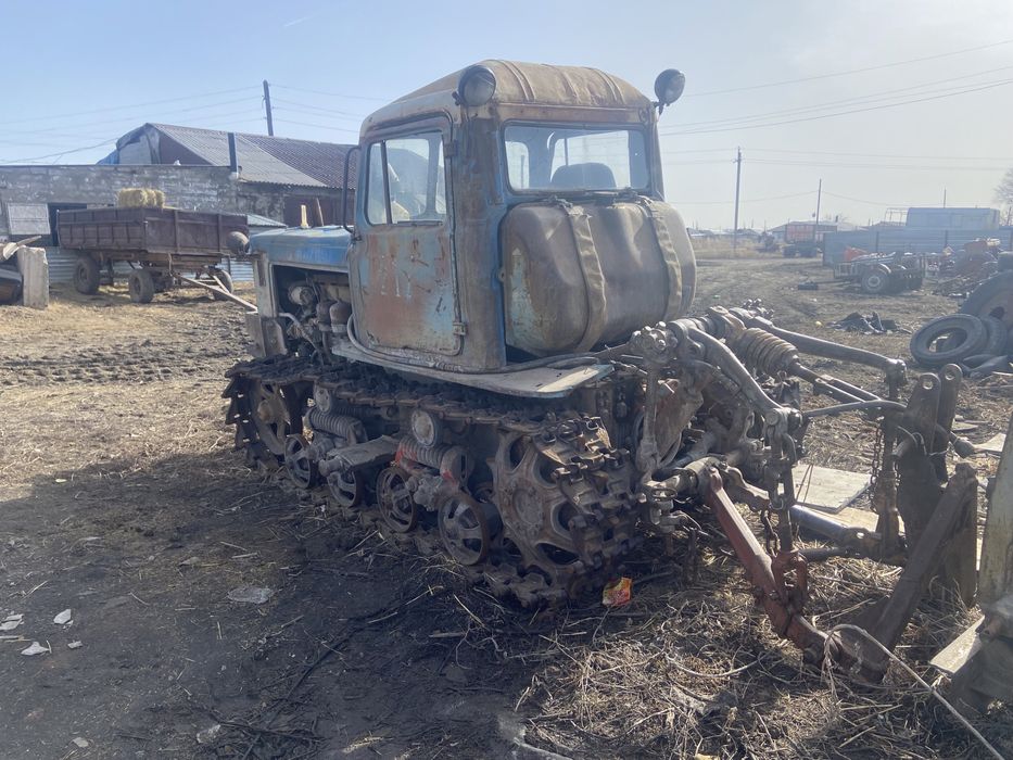 Трактор гусеничный дт75