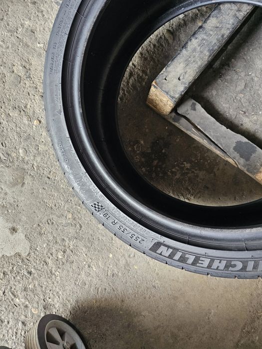 2 anvelope vara 255 35 19 Michelin 2022